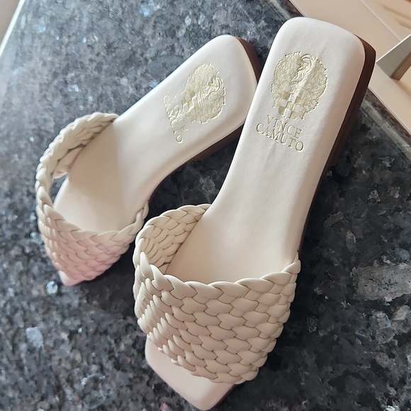 Vince Camuto flats - Picture 2 of 3